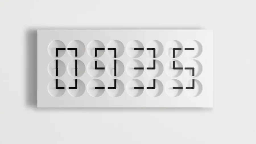 Кинетические часы ClockClock 24 Humans since 1982