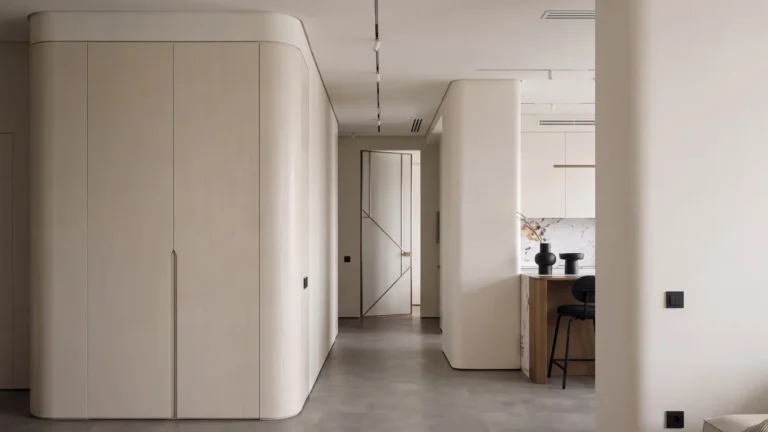 скругленные углы стен в квартире 80 м²
