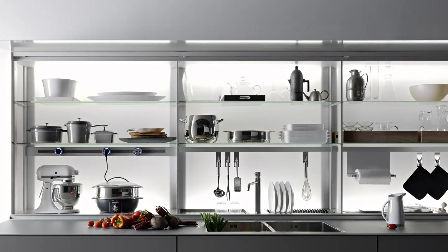 раздвижной фартук на кухне Valcucine: открытая ниша с полками, посудой и техникой над столешницей